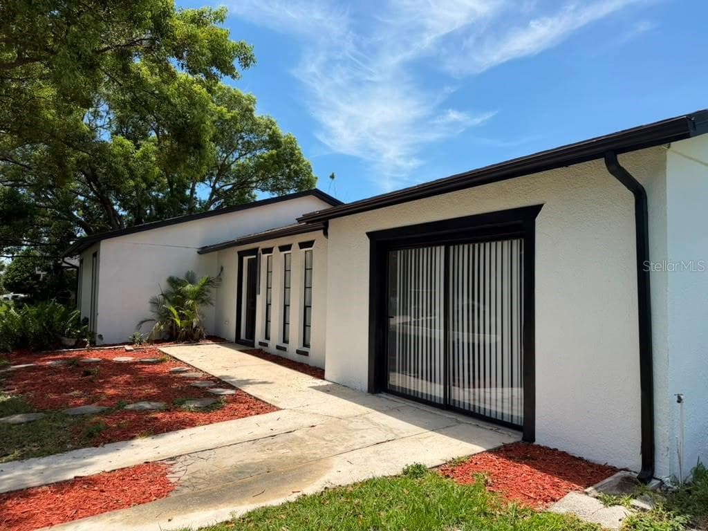 144 HIDALGO AVENUE — photo 3 of 34