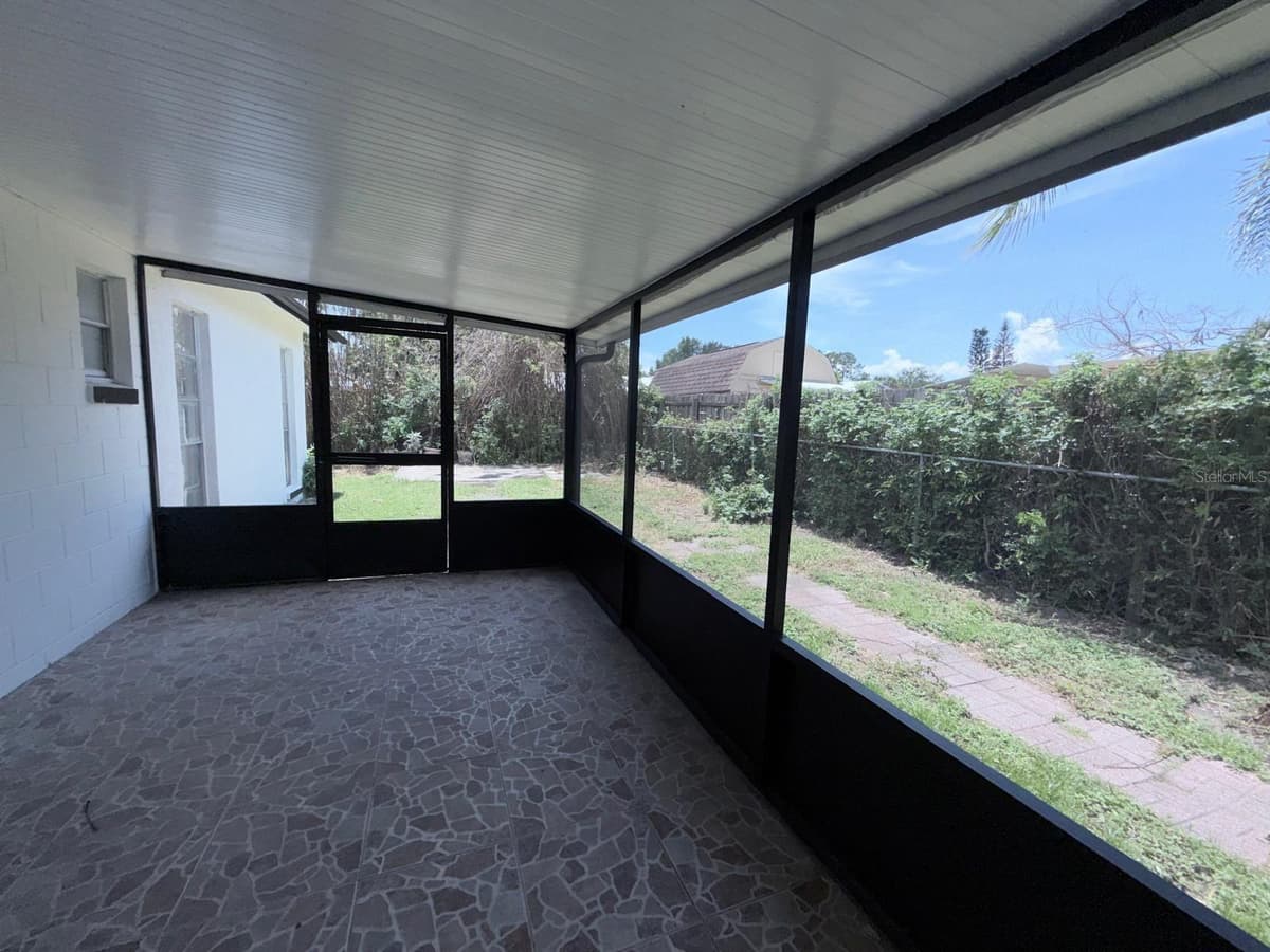 144 HIDALGO AVENUE — photo 31 of 34