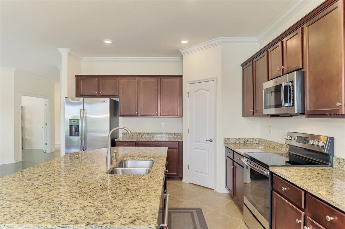 10065 COZY GROVE DRIVE — photo 21 of 100