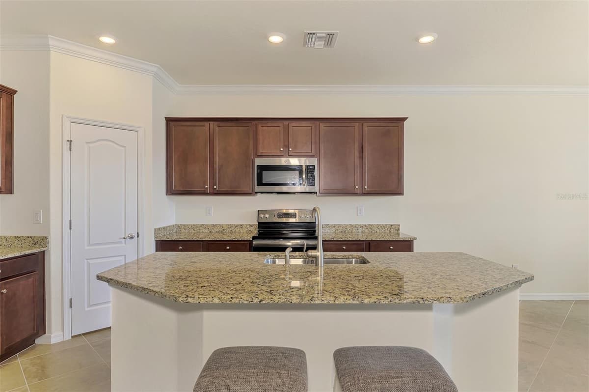 10065 COZY GROVE DRIVE — photo 18 of 100