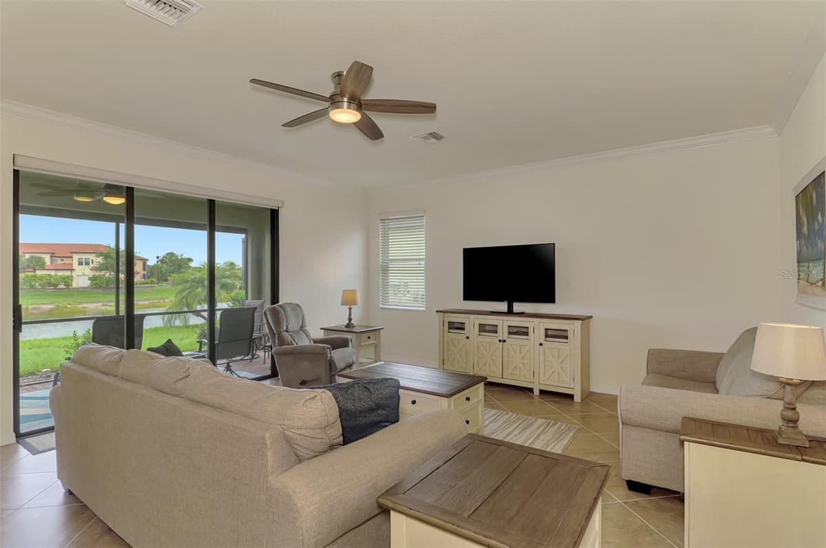10065 COZY GROVE DRIVE — photo 12 of 100