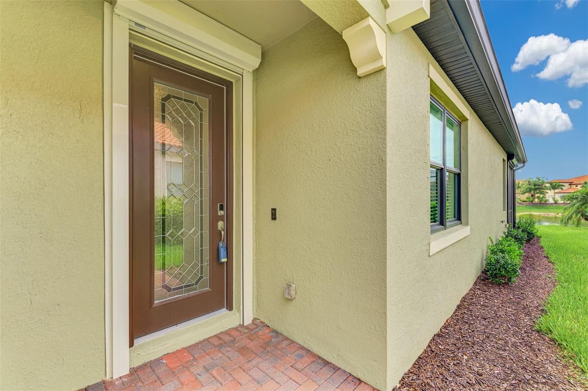 10065 COZY GROVE DRIVE — photo 8 of 100