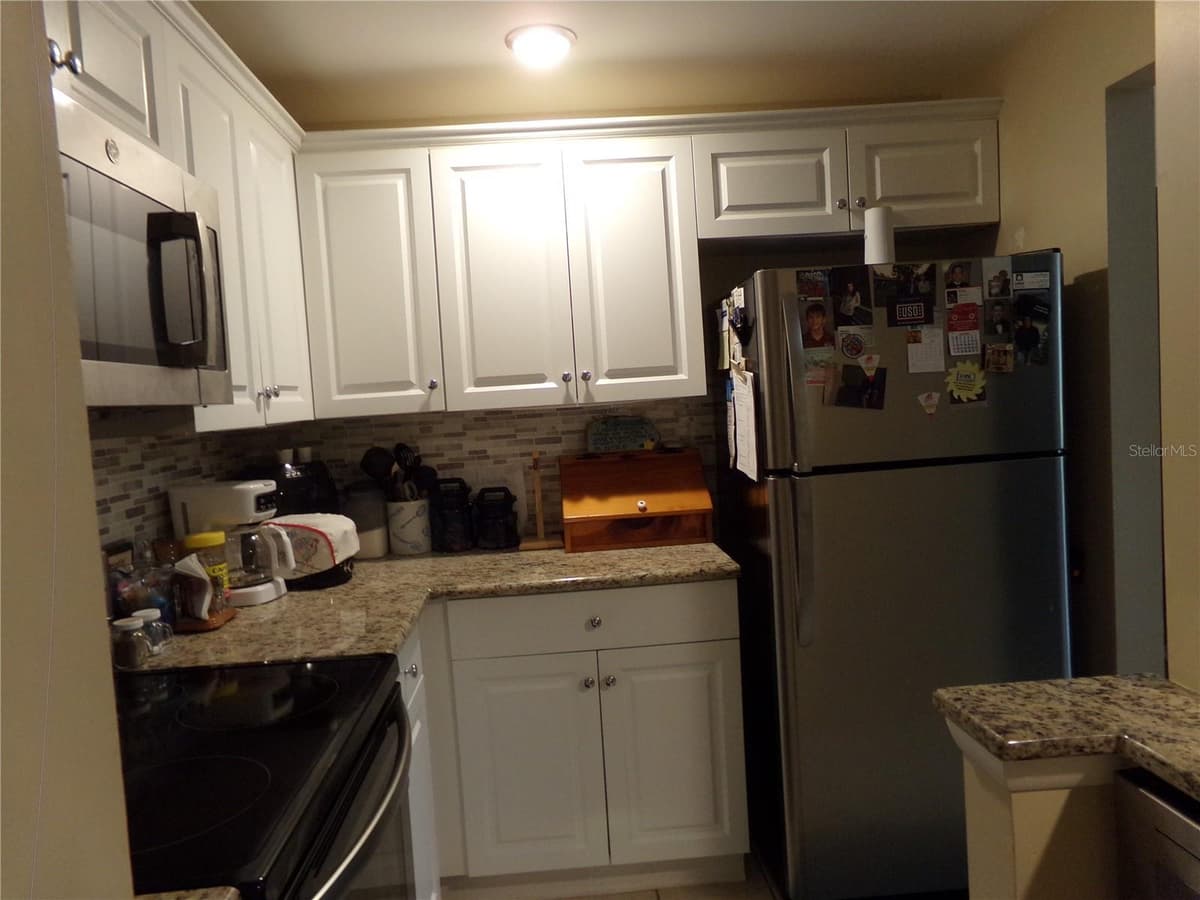110 CYPRESS WOODS CT — photo 6 of 31