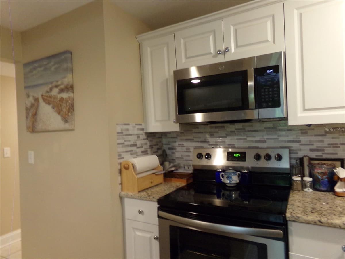 110 CYPRESS WOODS CT — photo 7 of 31