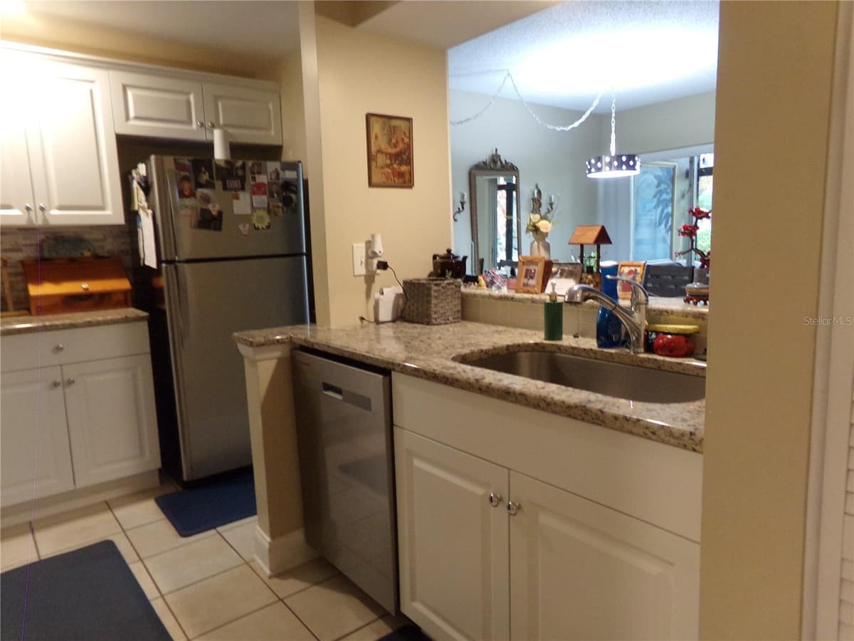 110 CYPRESS WOODS CT — photo 4 of 31