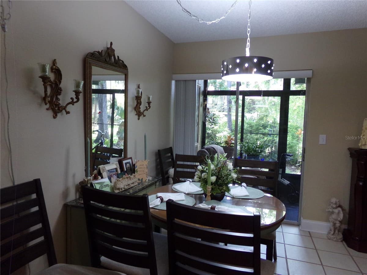 110 CYPRESS WOODS CT — photo 8 of 31