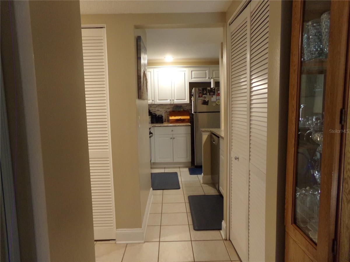 110 CYPRESS WOODS CT — photo 3 of 31