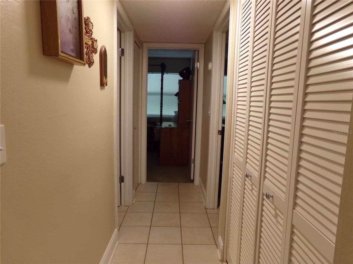 110 CYPRESS WOODS CT — photo 13 of 31