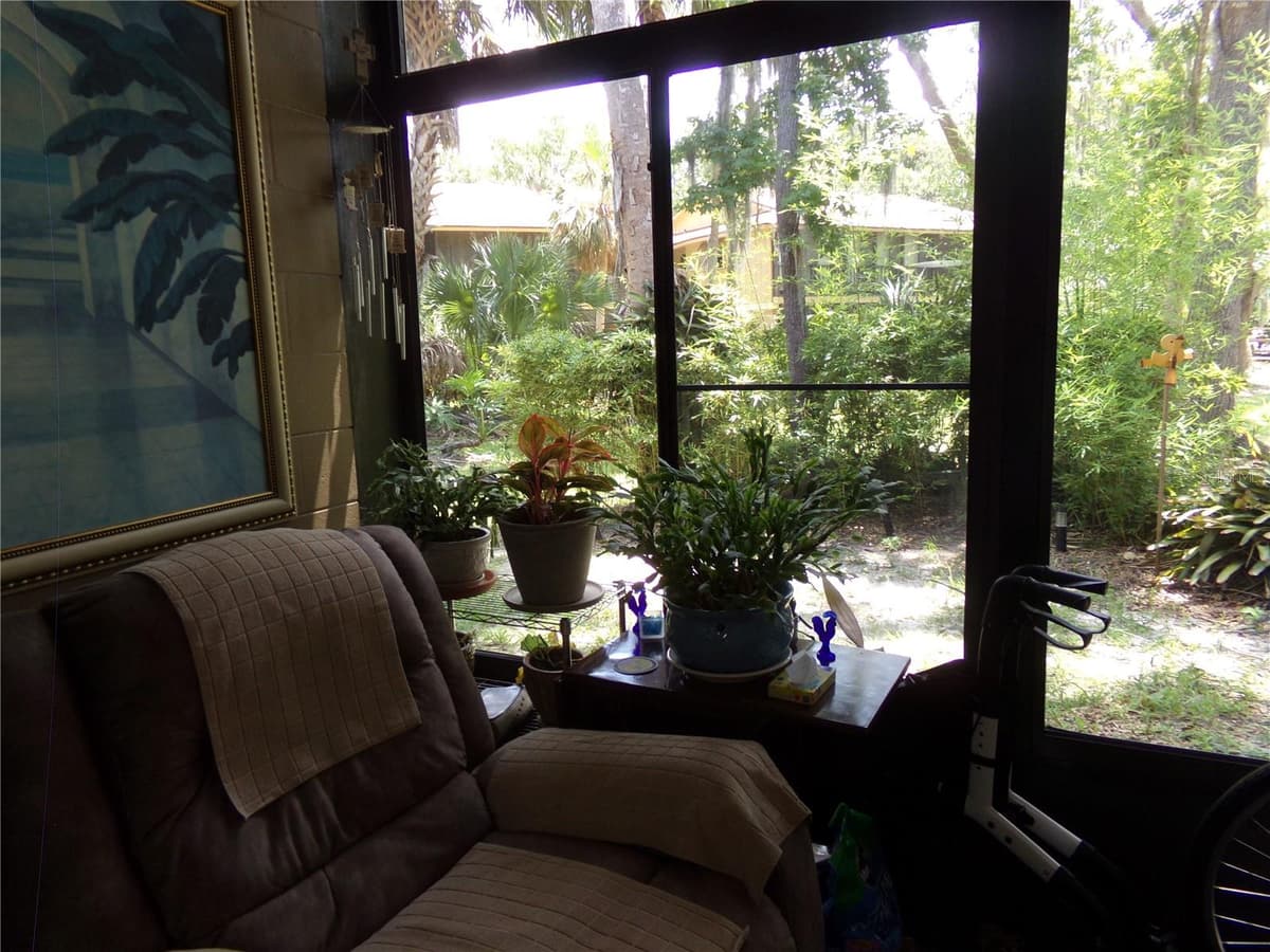 110 CYPRESS WOODS CT — photo 12 of 31