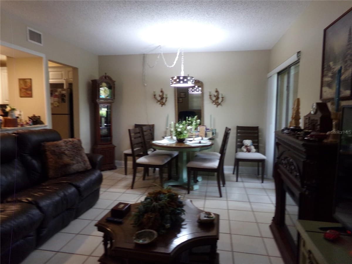 110 CYPRESS WOODS CT — photo 10 of 31