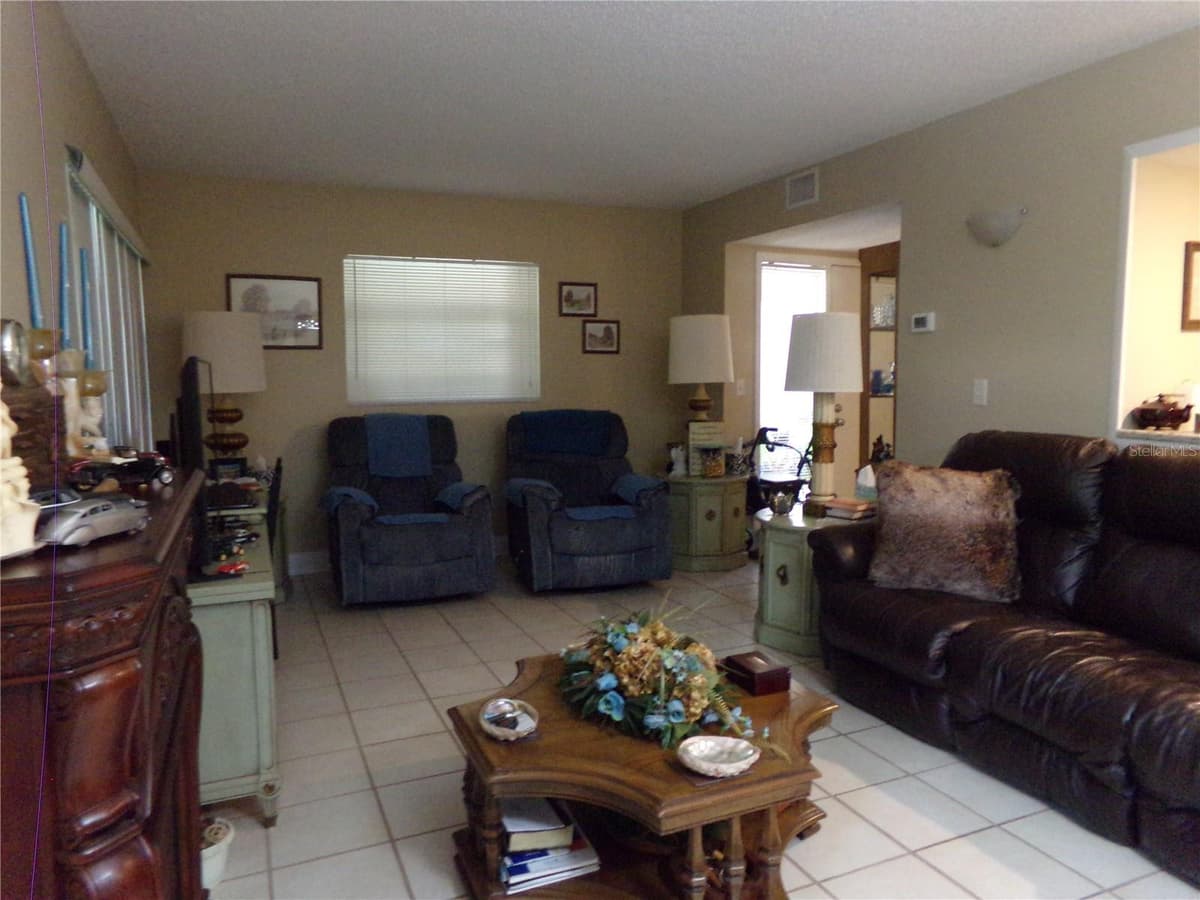 110 CYPRESS WOODS CT — photo 9 of 31