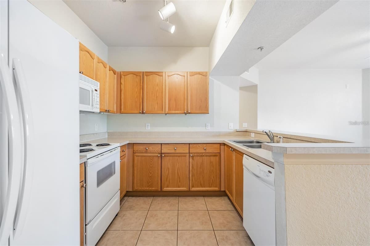 5125 PALM SPRINGS BOULEVARD — photo 13 of 32