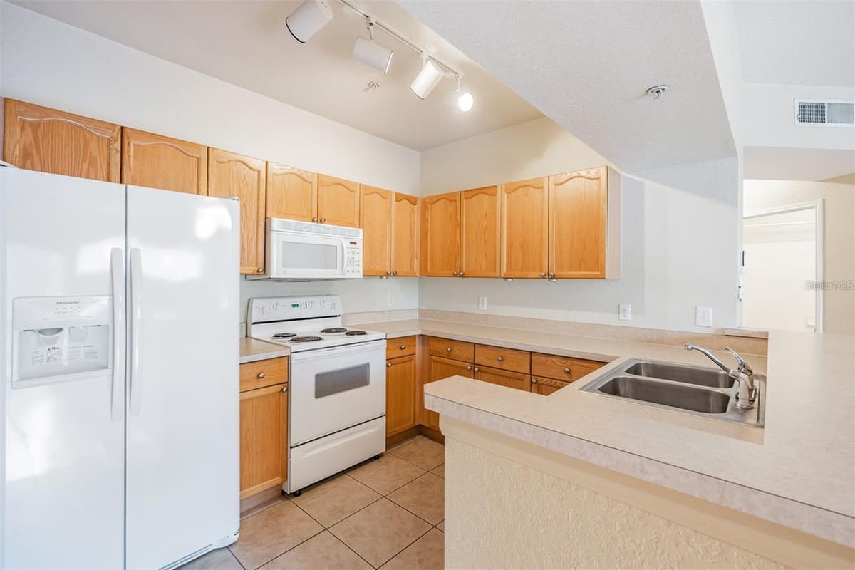 5125 PALM SPRINGS BOULEVARD — photo 14 of 32