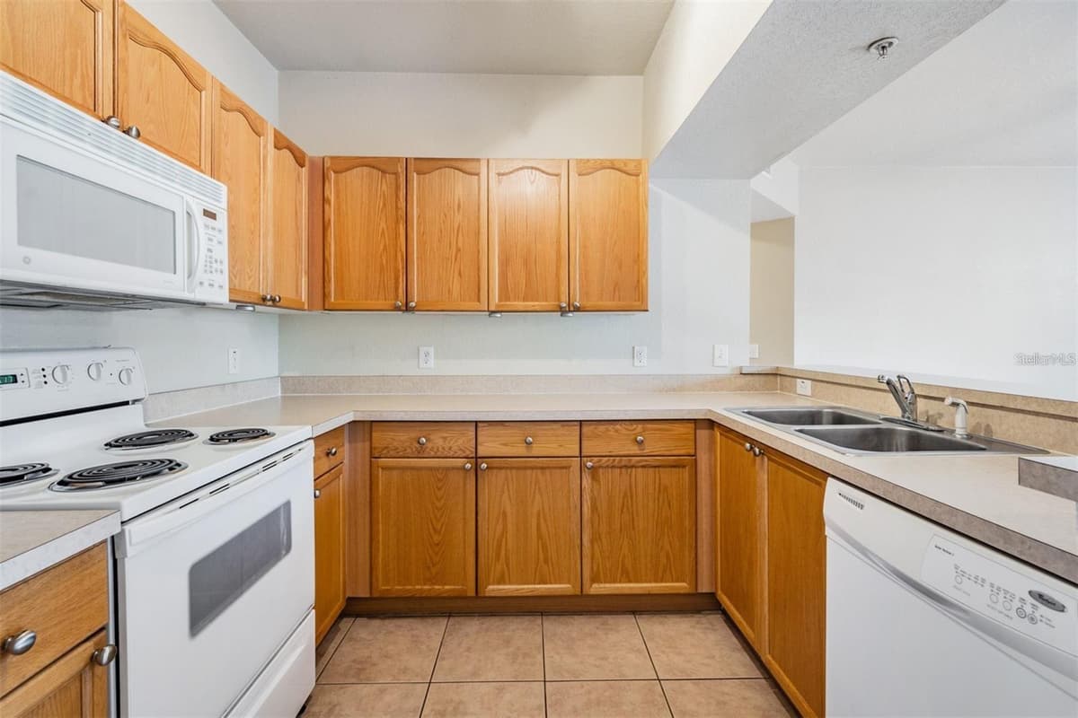 5125 PALM SPRINGS BOULEVARD — photo 12 of 32
