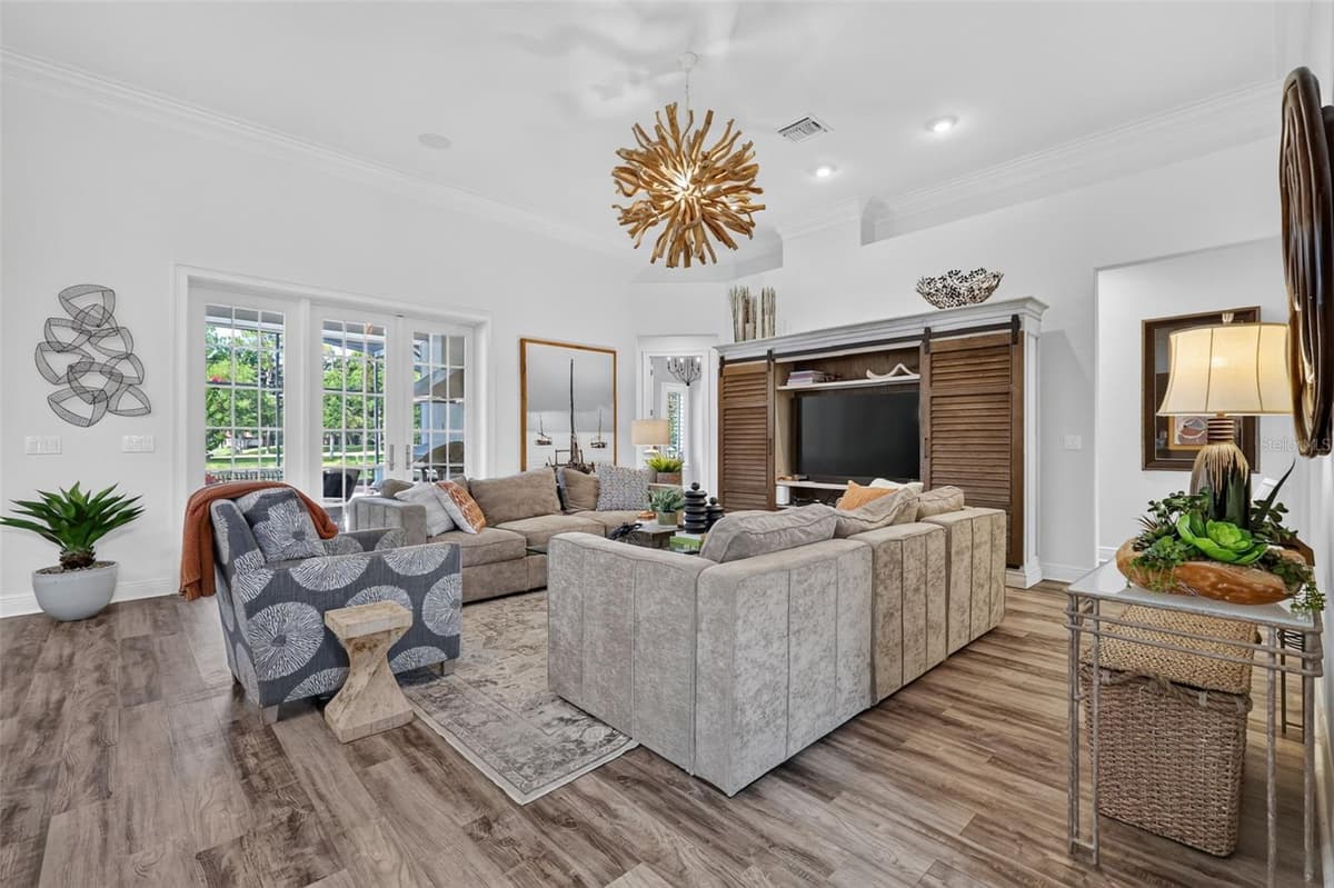 9616 SAN FERNANDO COURT — photo 4 of 42