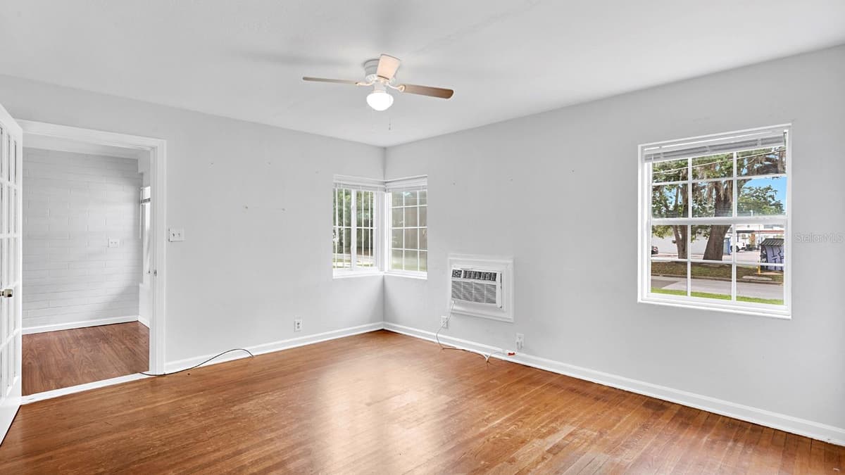 1810 HILLCREST STREET — photo 4 of 18