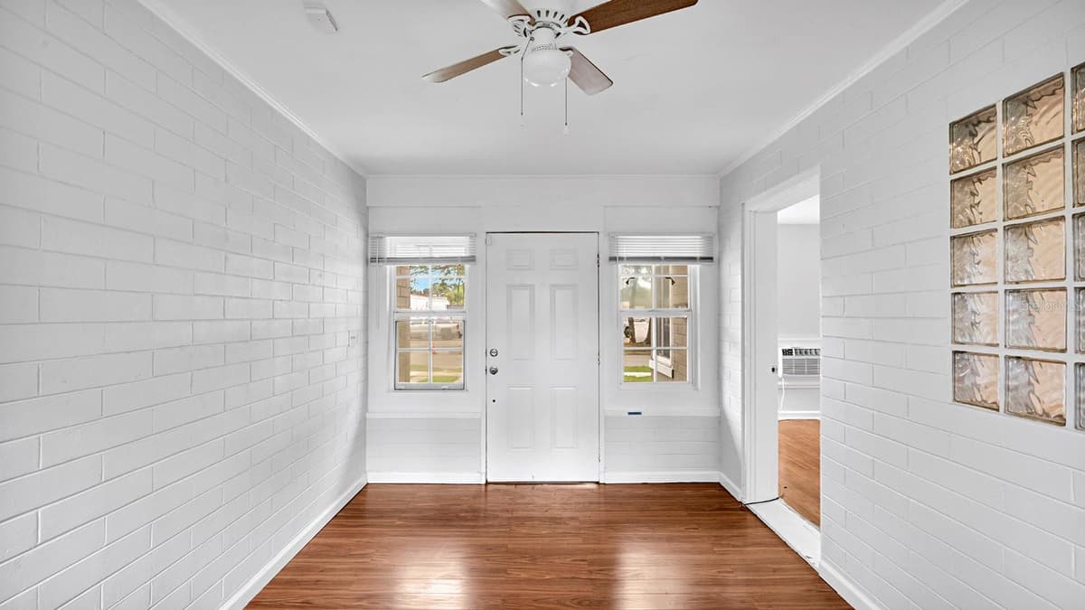 1810 HILLCREST STREET — photo 3 of 18