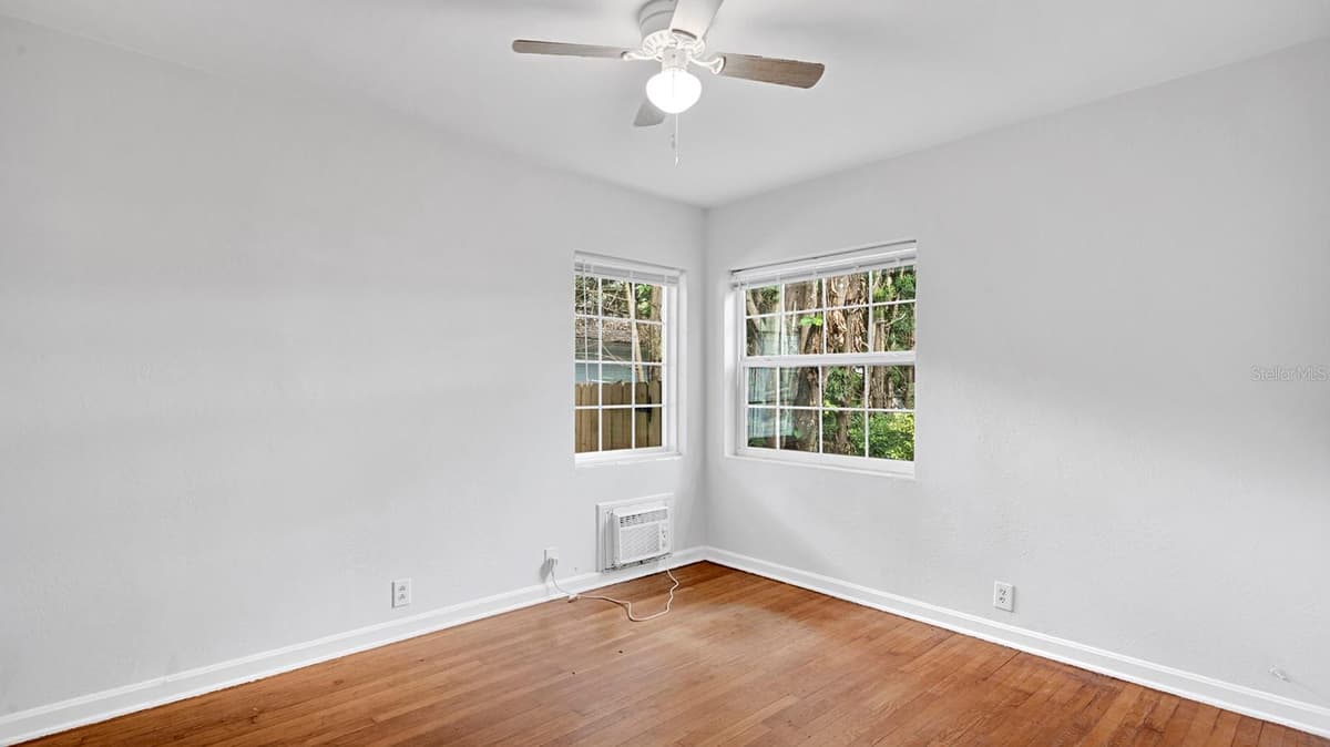 1810 HILLCREST STREET — photo 10 of 18