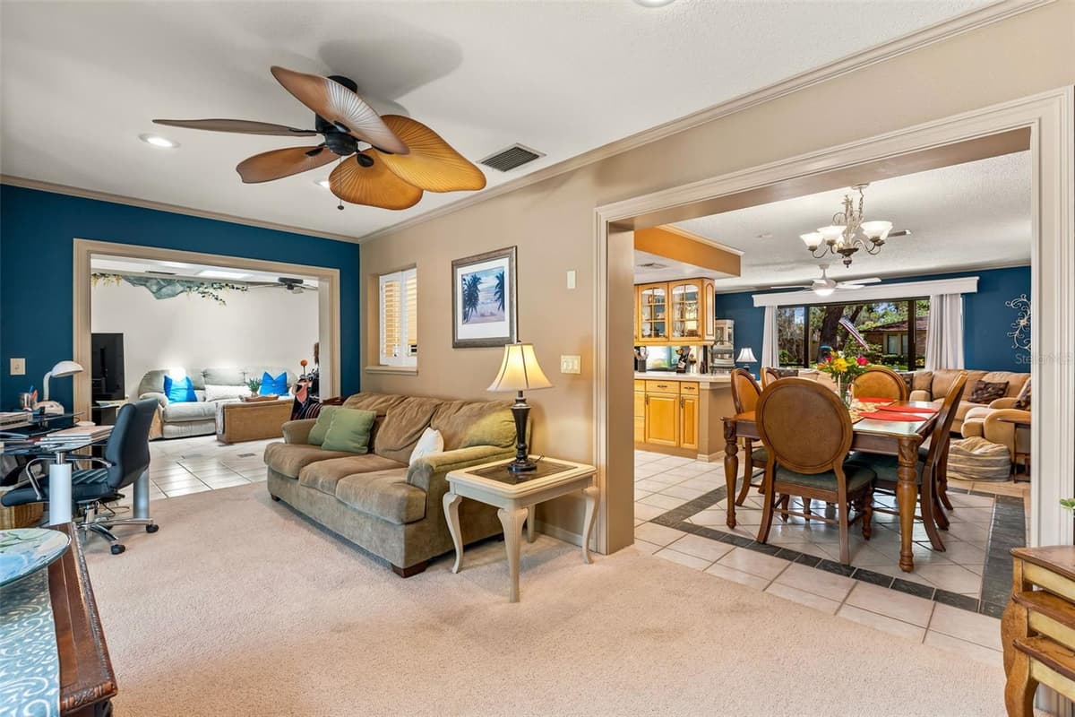 260 QUEENSBERRY COURT — photo 11 of 37
