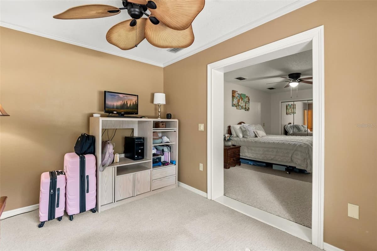 260 QUEENSBERRY COURT — photo 17 of 37