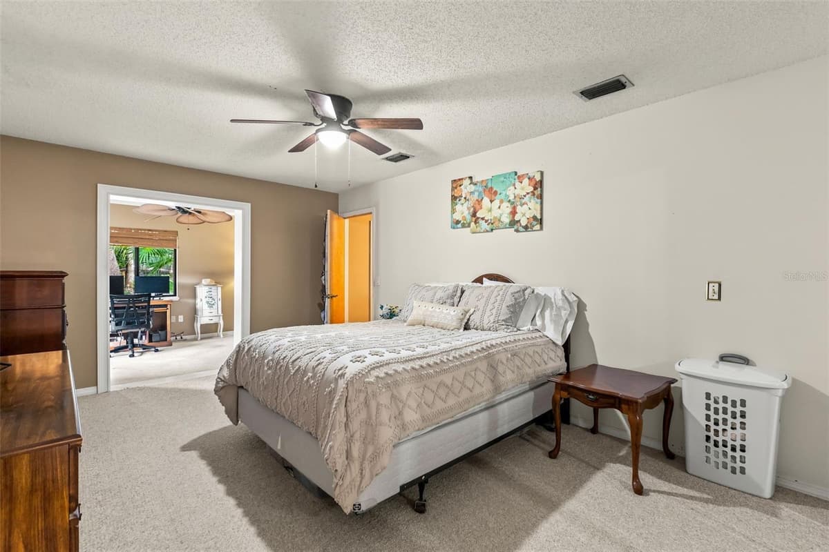 260 QUEENSBERRY COURT — photo 16 of 37