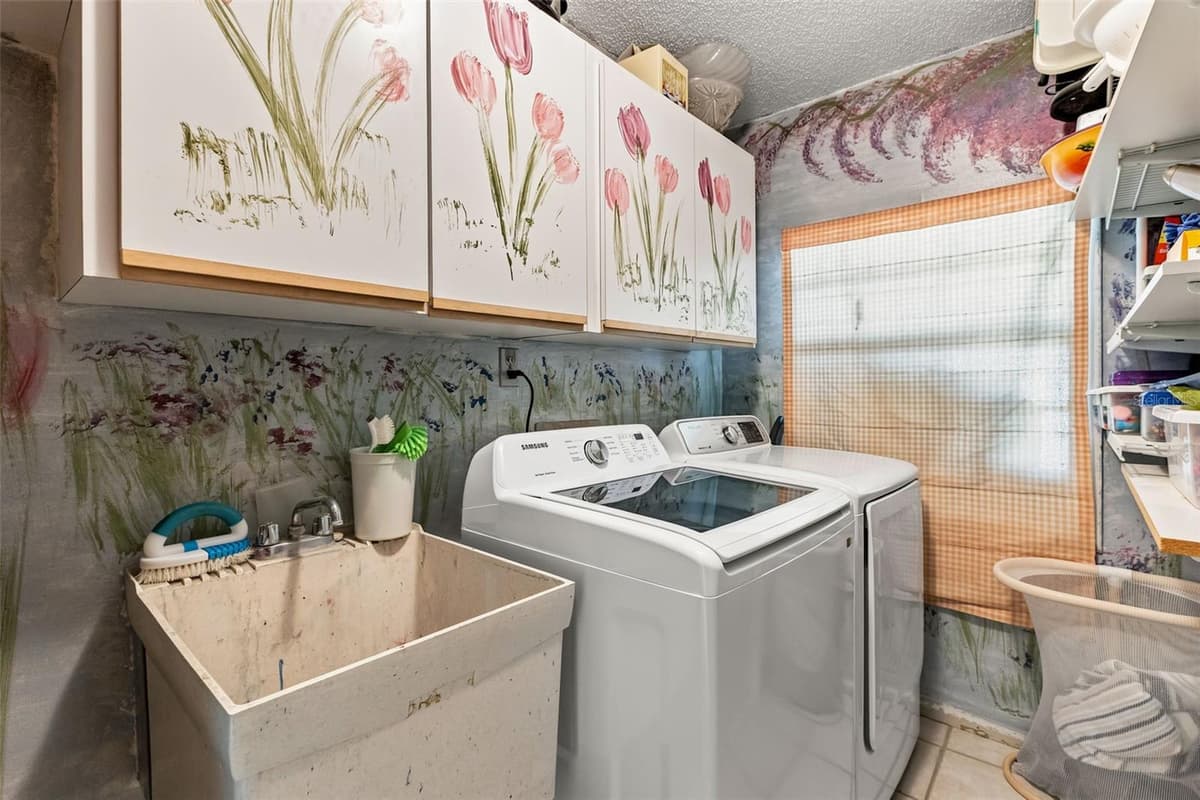 260 QUEENSBERRY COURT — photo 27 of 37