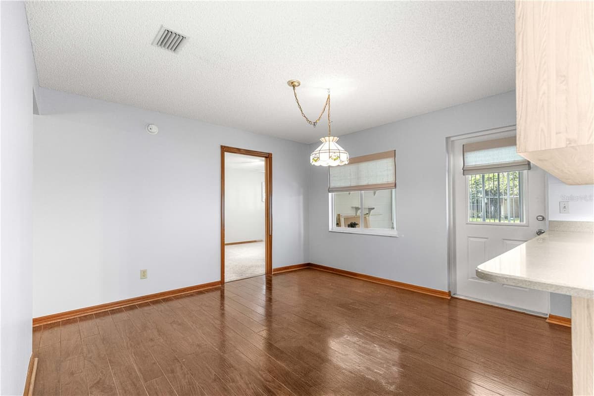 8802 92ND STREET — photo 10 of 37