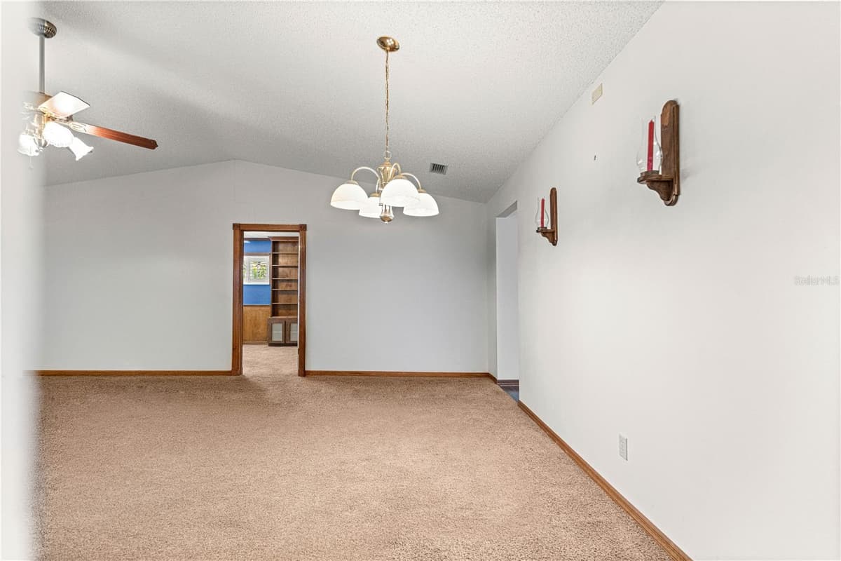 8802 92ND STREET — photo 7 of 37