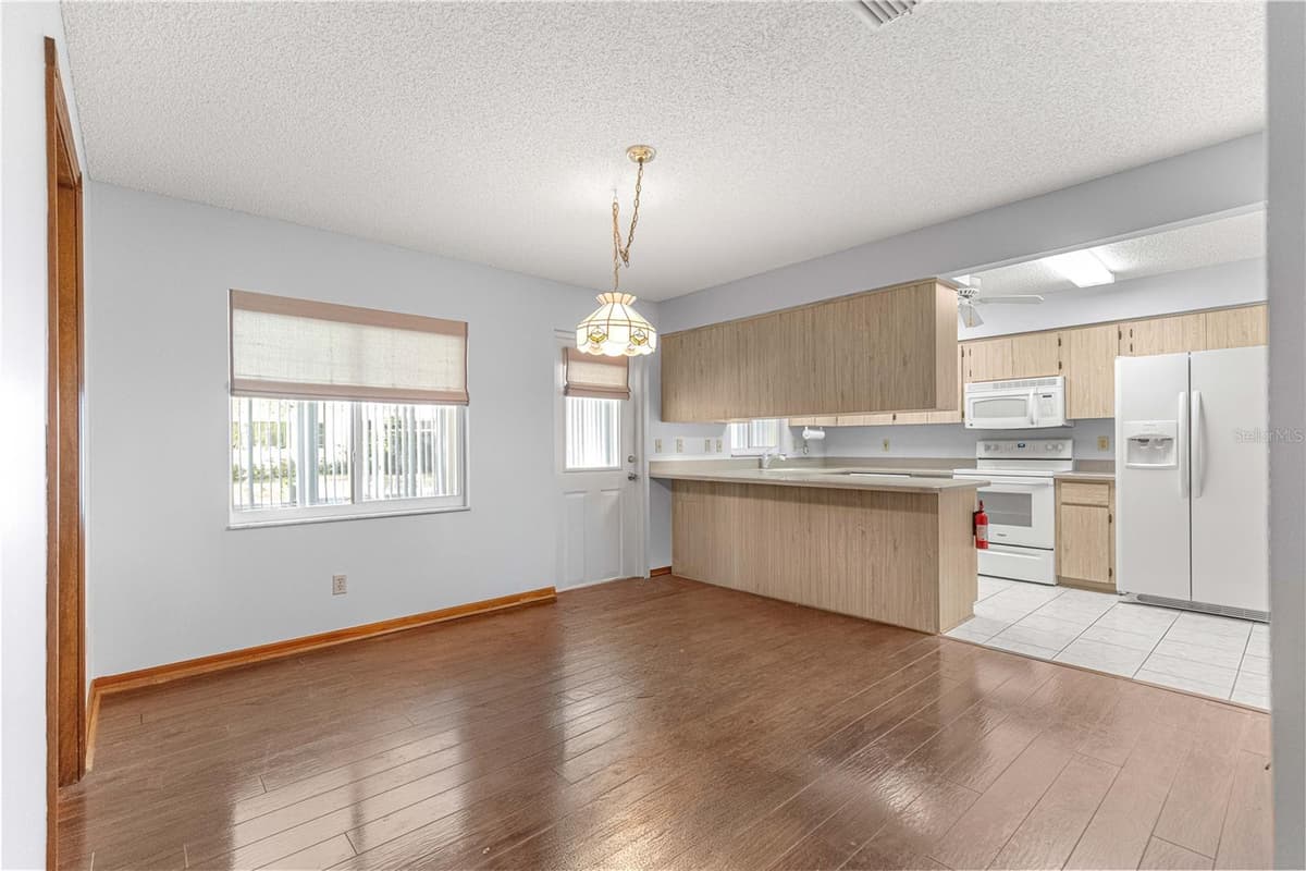 8802 92ND STREET — photo 8 of 37
