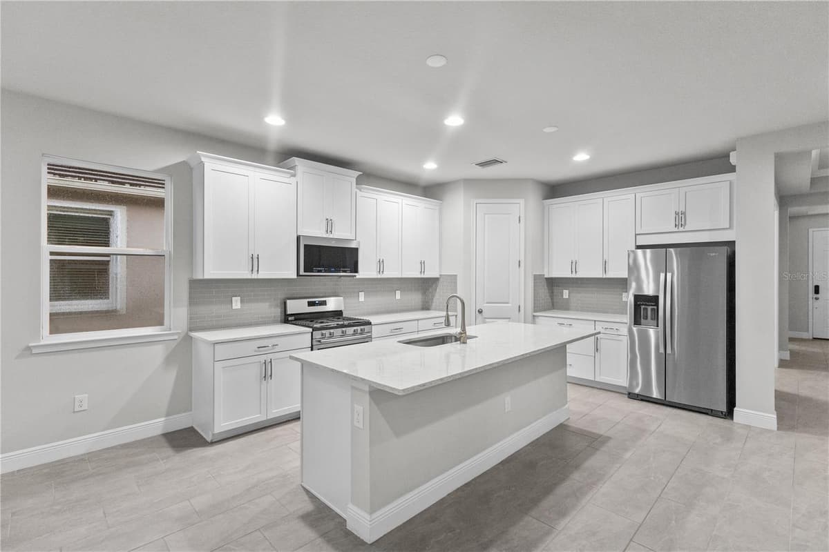 8712 BAY MEADOW DRIVE — photo 3 of 26