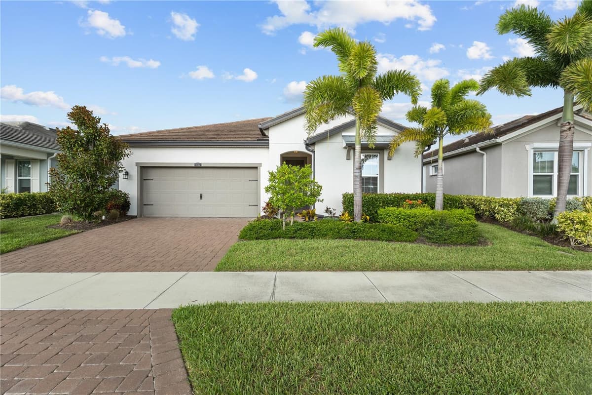 8712 BAY MEADOW DRIVE — photo 1 of 26