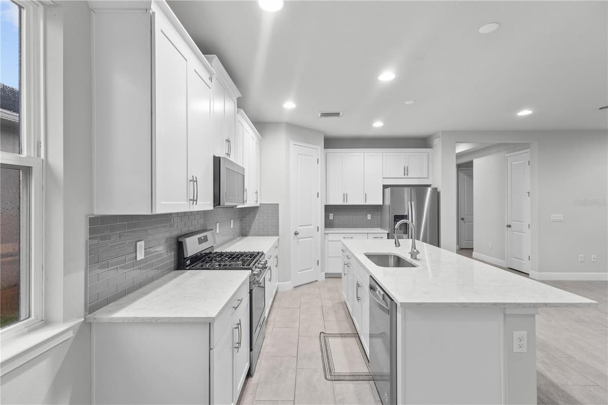 8712 BAY MEADOW DRIVE — photo 4 of 26
