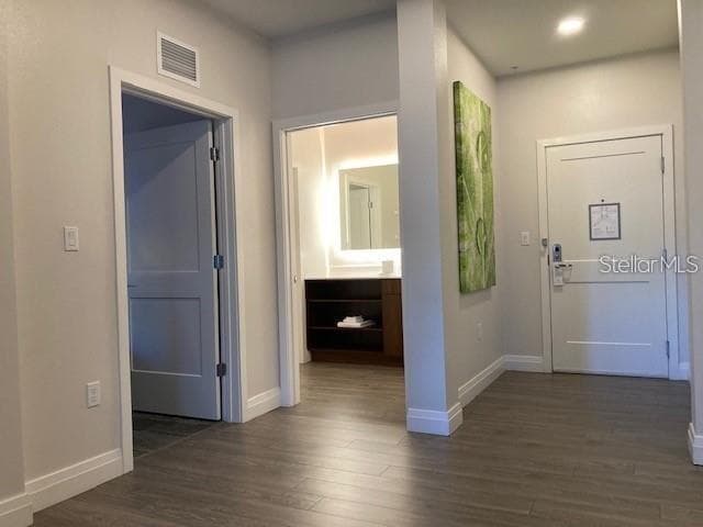 14501 GROVE RESORT AVENUE — photo 2 of 28