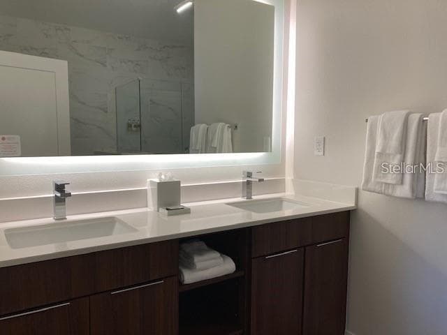 14501 GROVE RESORT AVENUE — photo 8 of 28