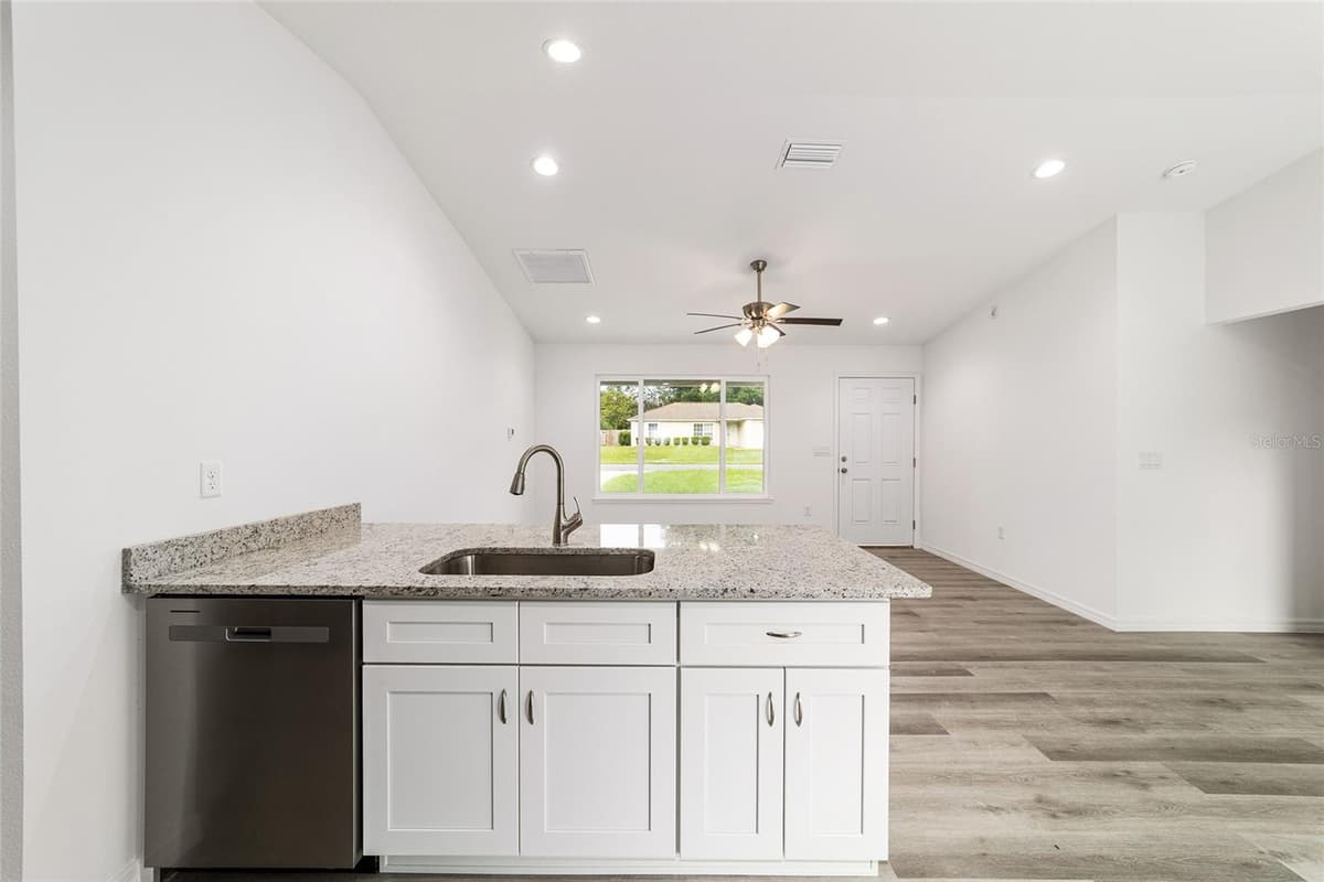34 MAPLE LANE — photo 23 of 45