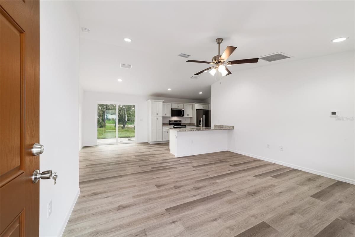 34 MAPLE LANE — photo 6 of 45