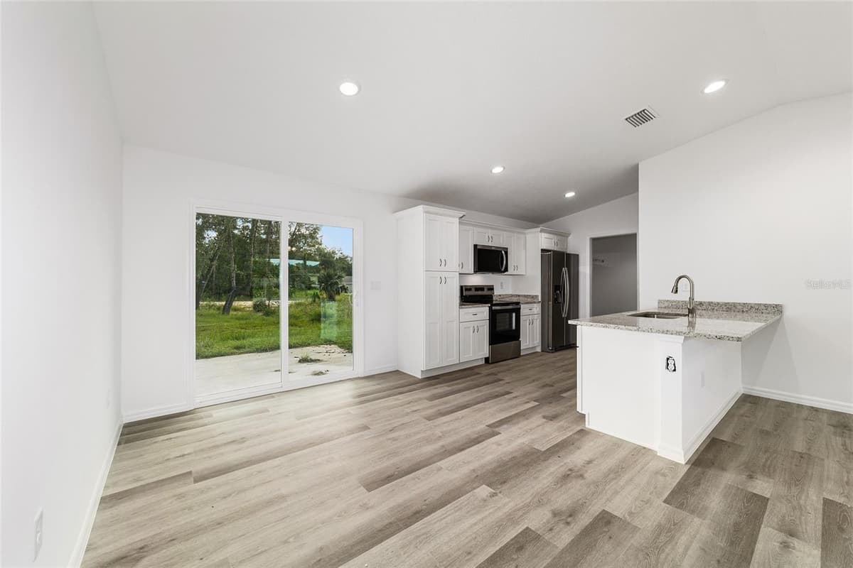 34 MAPLE LANE — photo 18 of 45
