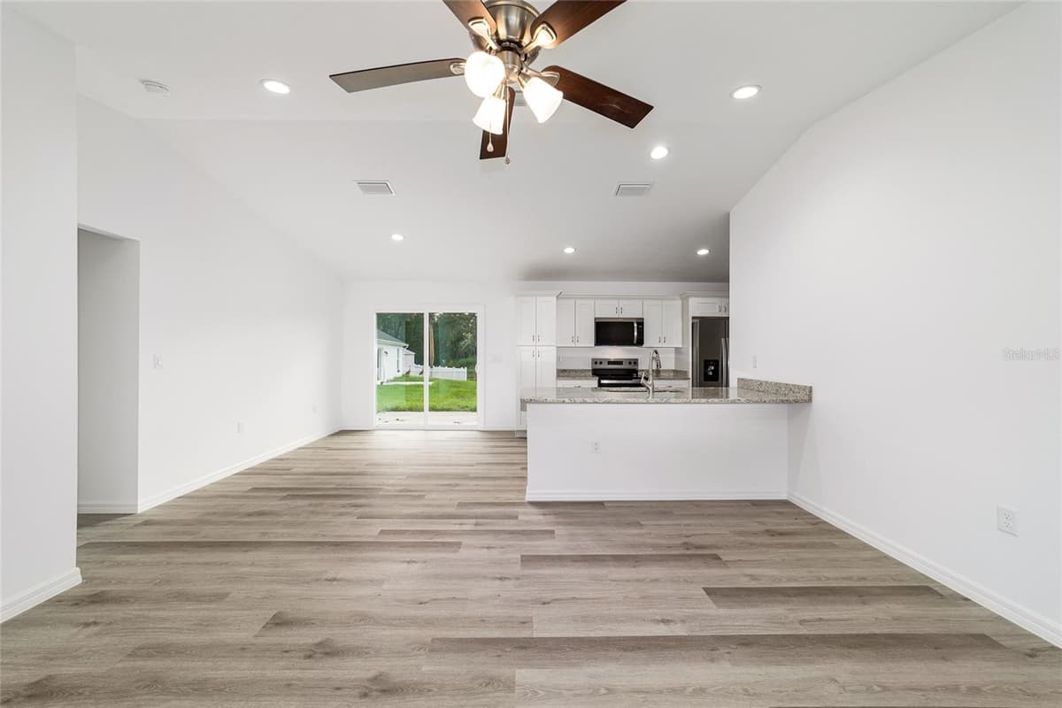 34 MAPLE LANE — photo 10 of 45