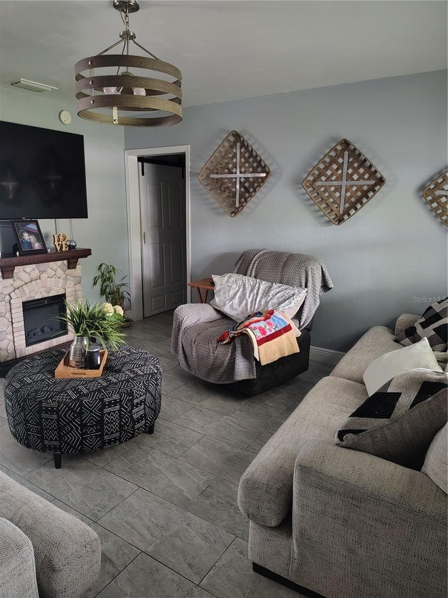 607 OAK RIDGE DRIVE — photo 8 of 28
