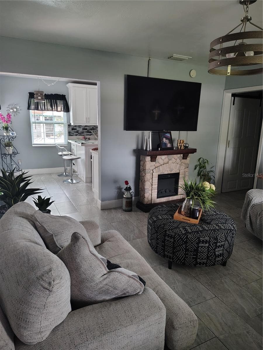 607 OAK RIDGE DRIVE — photo 9 of 28