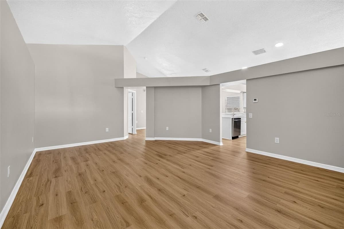 25442 BRUFORD BOULEVARD — photo 4 of 40