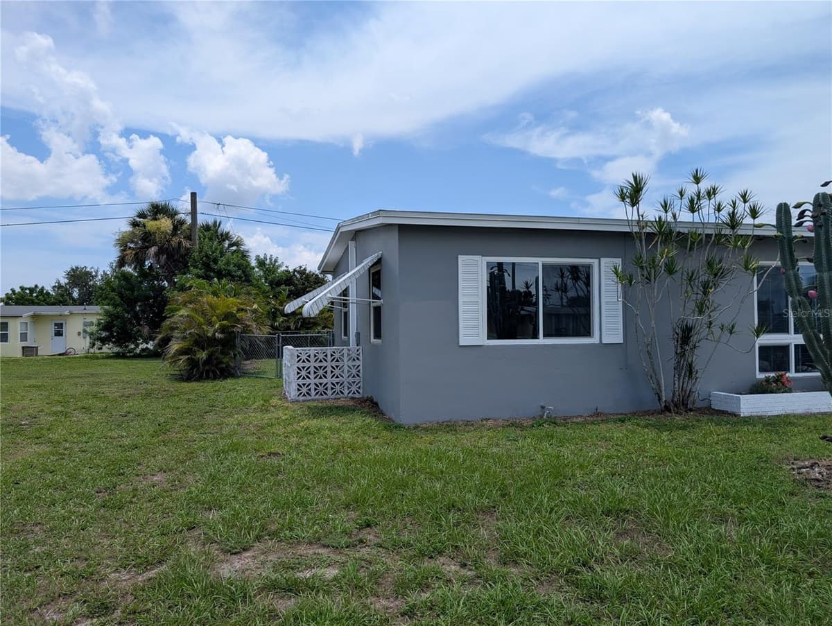22311 MIDWAY BOULEVARD — photo 4 of 70