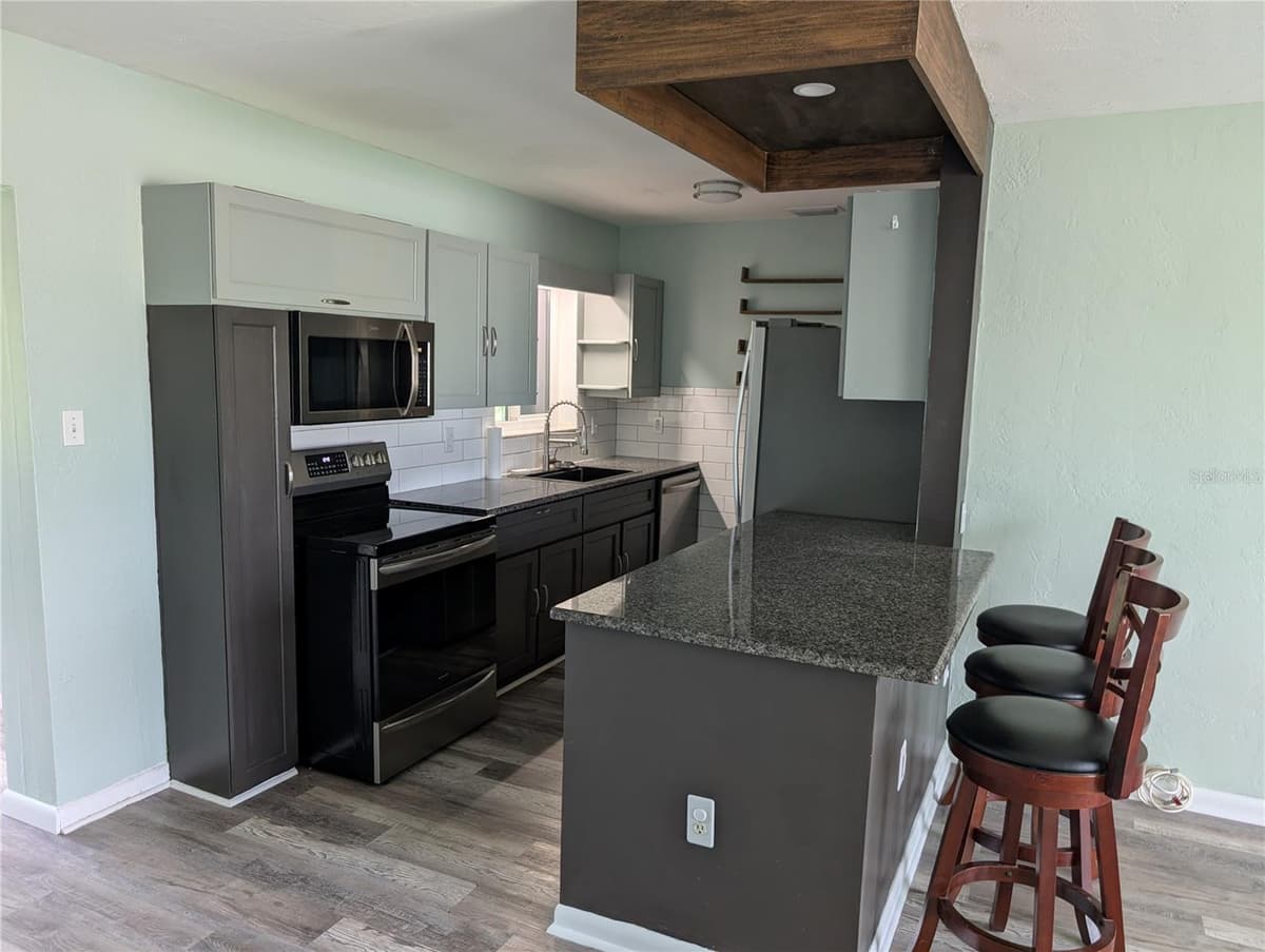 22311 MIDWAY BOULEVARD — photo 18 of 70