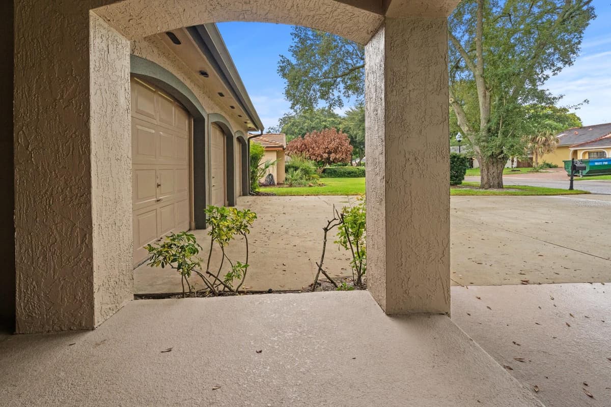 7437 PINEMOUNT DRIVE — photo 10 of 43