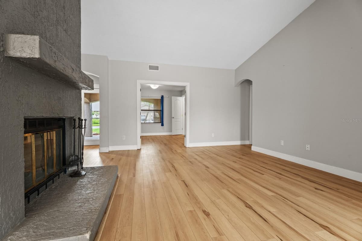 7437 PINEMOUNT DRIVE — photo 16 of 43