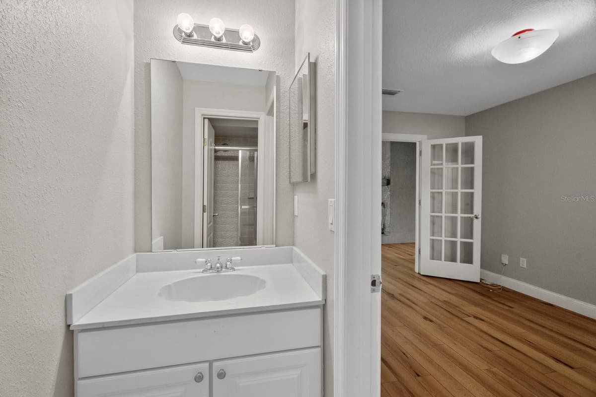 7437 PINEMOUNT DRIVE — photo 19 of 43