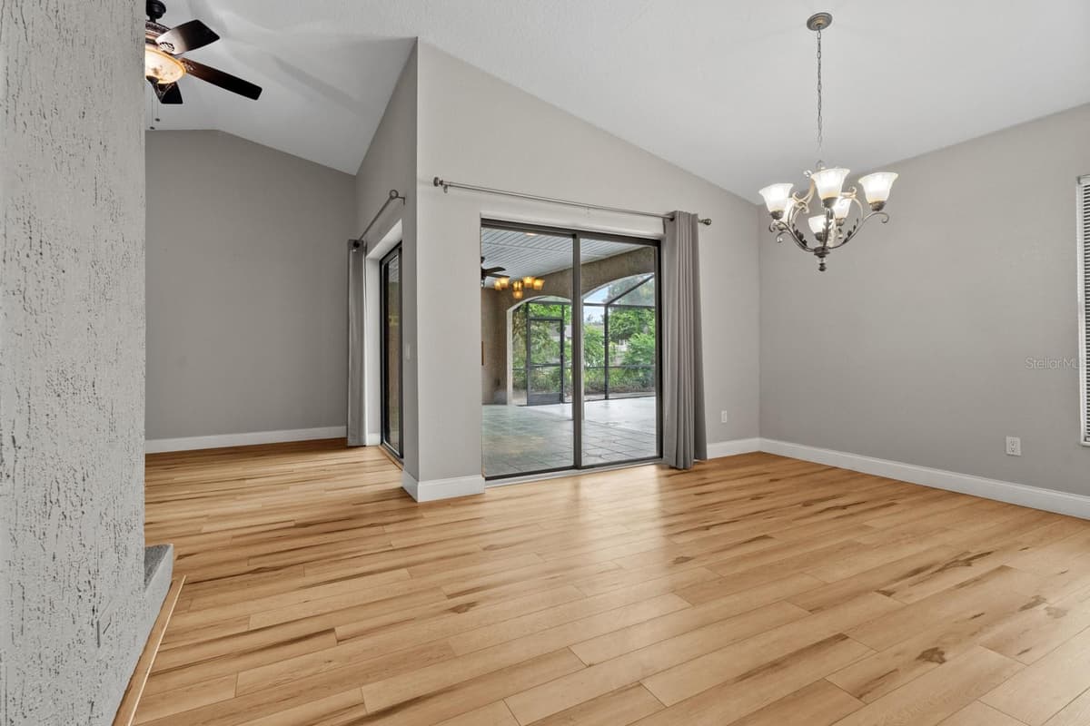 7437 PINEMOUNT DRIVE — photo 18 of 43
