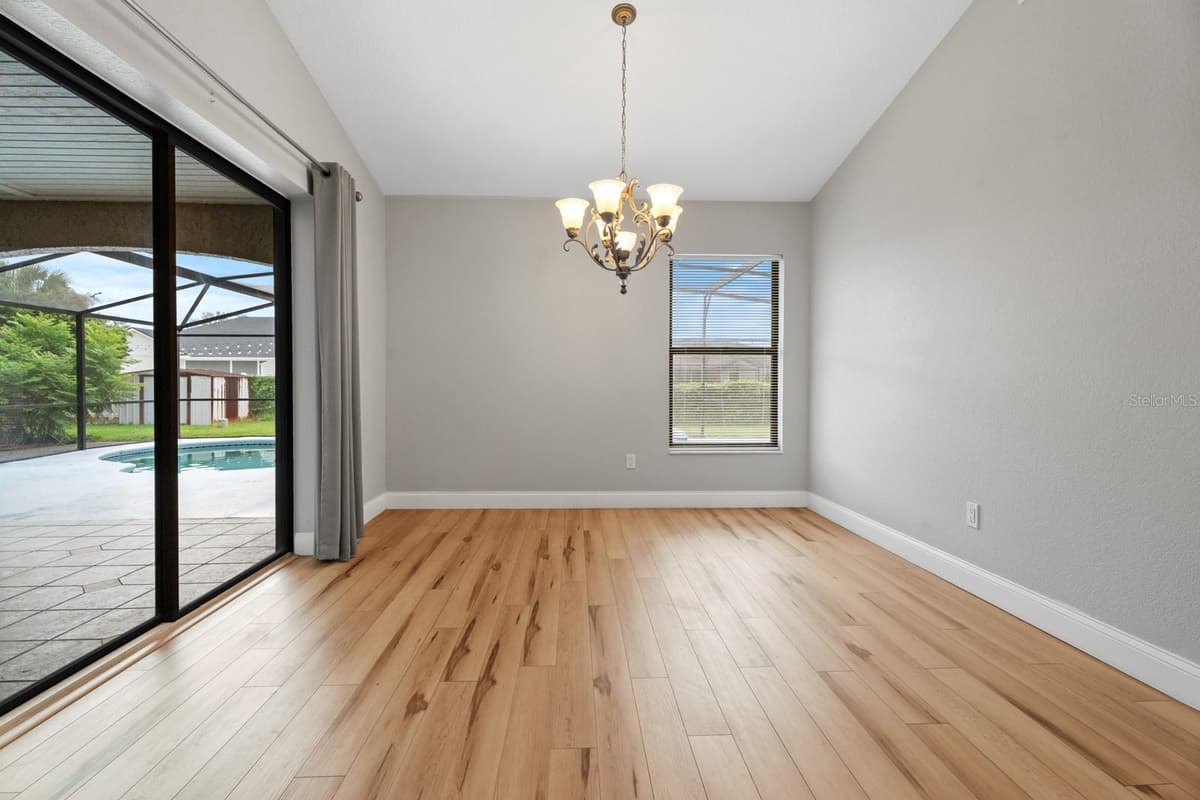 7437 PINEMOUNT DRIVE — photo 17 of 43