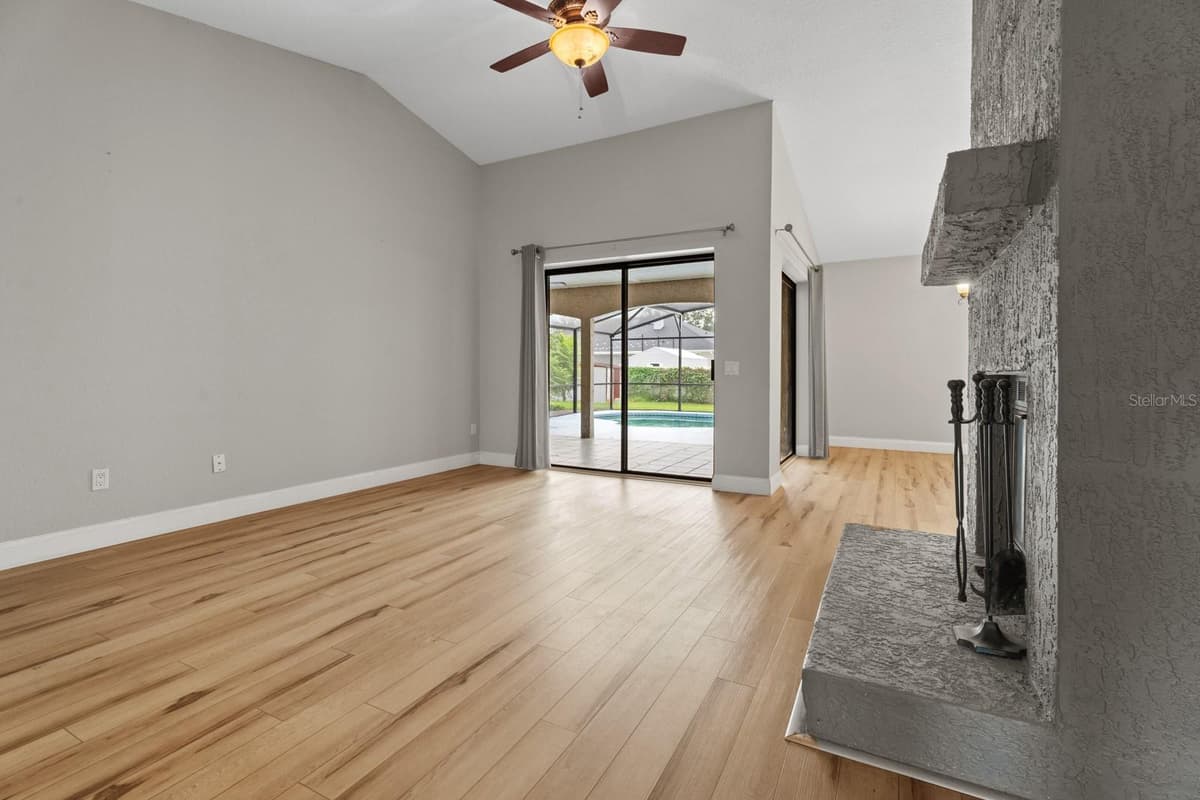 7437 PINEMOUNT DRIVE — photo 13 of 43