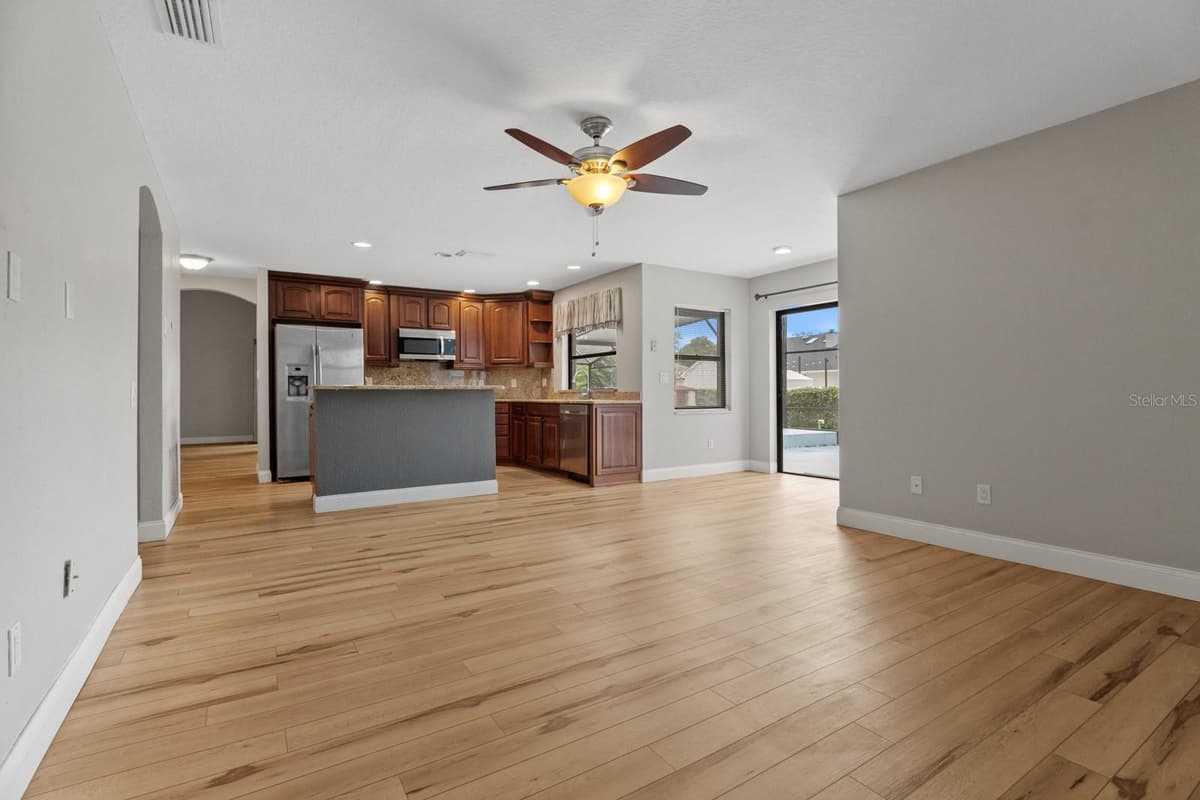 7437 PINEMOUNT DRIVE — photo 33 of 43